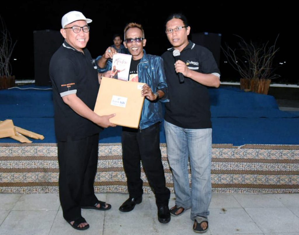 Pimred Debar Bacakan Puisi Karya Mohammad Idris Pimred Debar Bacakan Puisi Karya Mohammad Idris