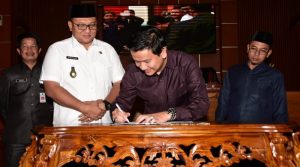 RAPAT PARIPURNA DPRD KOTA DEPOK, DALAM RANGKA : PERSETUJUAN DPRD KOTA DEPOK TERHADAP PROPEMPERDA TAHUN 2019 DAN HALAL BIHALAL