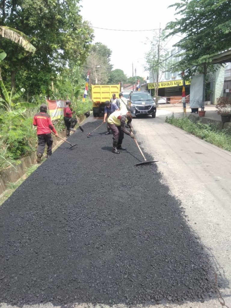 DPUPR Kota Depok Lakukan Tambal Sulam Dalam Rangka Pemeliharaan Jalan