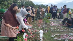 Peringatan 2 Tahun Bencana Alam di Sulteng, Warga Ziarah ke Makam Massal