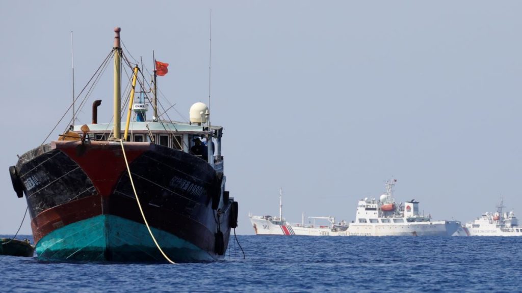 300 Kapal China Tangkap Ikan di Lepas Pantai Amerika Selatan