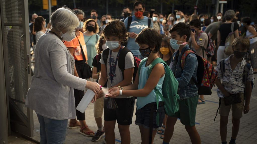 Tes Covid-19, Syarat Penting Para Guru di Spanyol Agar Dapat Kembali Mengajar di Kelas Tes Covid-19, Syarat Penting Para Guru di Spanyol Agar Dapat Kembali Mengajar di Kelas