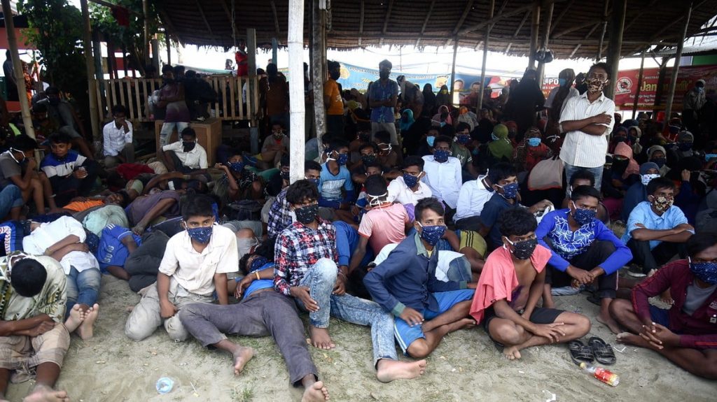 Jalan Tiada Ujung Terpaksa Dilalui Pengungsi Rohingya di Indonesia Selama Pandemi Jalan Tiada Ujung Terpaksa Dilalui Pengungsi Rohingya di Indonesia Selama Pandemi