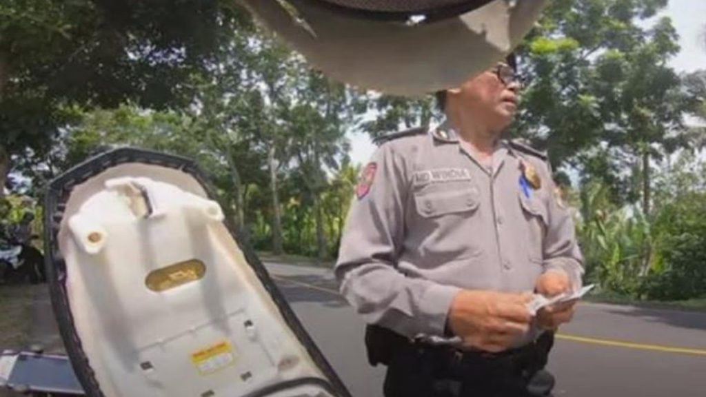 Polisi Jembrana Bali Pemeras Turis Jepang Dipenjara Empat Minggu Polisi Jembrana Bali Pemeras Turis Jepang Dipenjara Empat Minggu