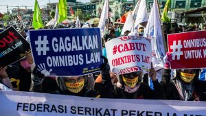 DPR Sahkan Omnibus Law Lebih Cepat, Demo Mulai Terjadi di Beberapa Kota DPR Sahkan Omnibus Law Lebih Cepat, Demo Mulai Terjadi di Beberapa Kota