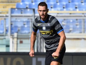 Stefan de Vrij Kecewa Inter Gagal Menang di Markas Lazio