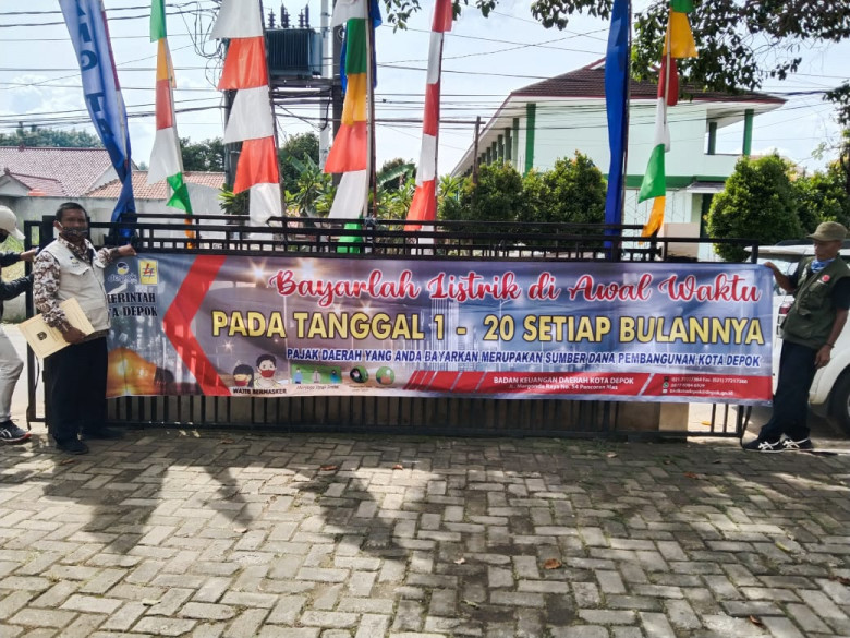 BKD Depok Bantu Sosialisasikan Pembayaran Listrik Tepat Waktu Lewat Spanduk