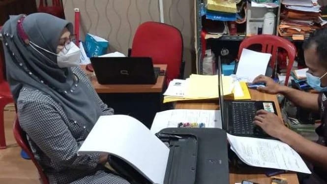 Merasa Sudah Dicemarkan Nama Baik Pribadi Maupun Institusi yang Dipimpinnya, Kasatpol PP Kota Depok Laporkan Pemilik Akun FB HHP ke Mapolrestro Depok Merasa Sudah Dicemarkan Nama Baik Pribadi Maupun Institusi yang Dipimpinnya, Kasatpol PP Kota Depok Laporkan Pemilik Akun FB HHP ke Mapolrestro Depok