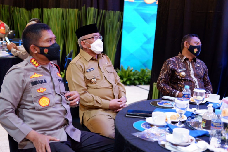 Wali Kota Depok Menerima Penghargaan dalam Membantu Penerapan ETLE