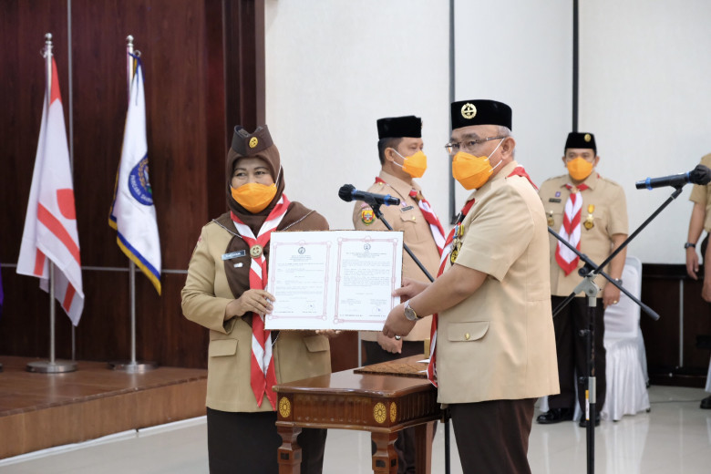 Wali Kota Depok Secara Resmi Lantik Nina Suzana Sebagai Kwarcab Gerakan Pramuka Kota Depok Wali Kota Depok Secara Resmi Lantik Nina Suzana Sebagai Kwarcab Gerakan Pramuka Kota Depok