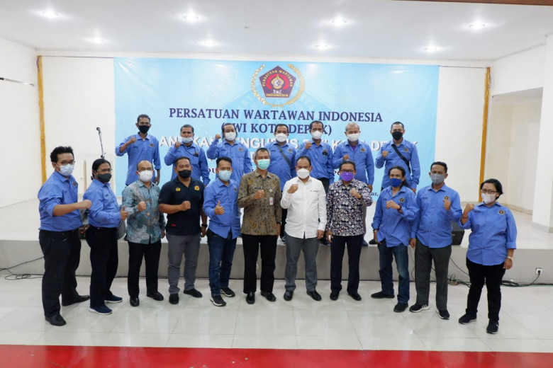 Sidik Mulyono : PWI Kota Depok Harus Semakin Profesional, Menjaga Kode Etik Jurnalistik dan Mampu Melakukan Pembinaa Sidik Mulyono : PWI Kota Depok Harus Semakin Profesional, Menjaga Kode Etik Jurnalistik dan Mampu Melakukan Pembinaa