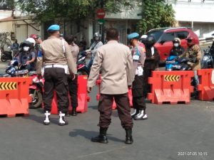 Polres Metro Kota Depok Lakukan 5 Titik Penyekatan Jalan Dalam Kota, dan 2 titik Luar Kota