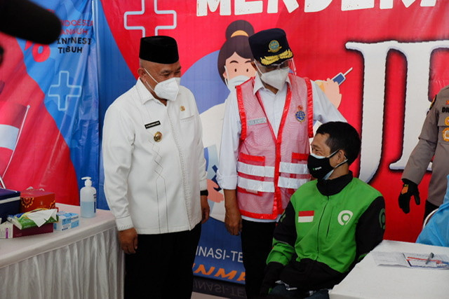 Wali Kota Depok Dampingi Menhub Tinjau Pelaksanaan Vaksinasi 1.000 Warga di Terminal Jatijajar