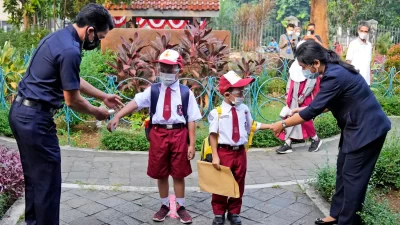 Lebih dari 600 Sekolah di Jakarta Kembali Dibuka Lebih dari 600 Sekolah di Jakarta Kembali Dibuka