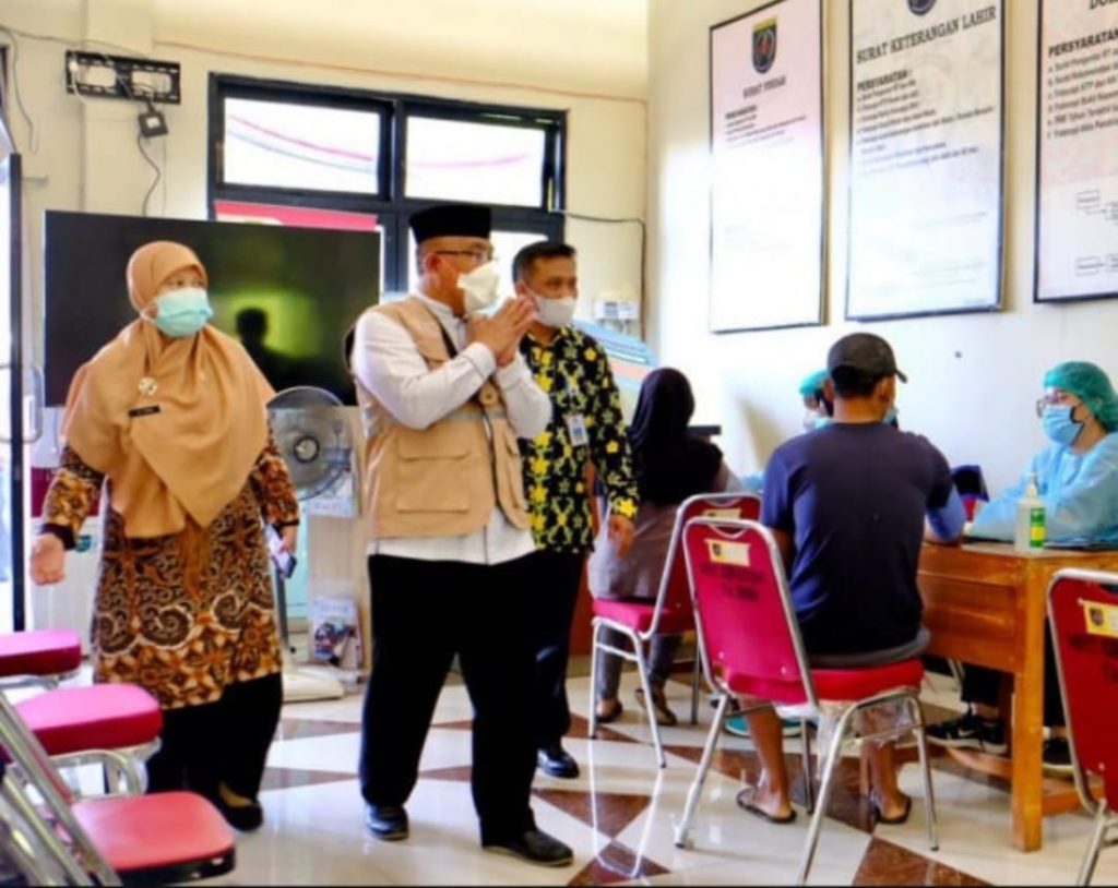 Wali Kota DepokTinjau Gebyar Vaksinasi di Cipayung, Pastikan Sesuai Prokes