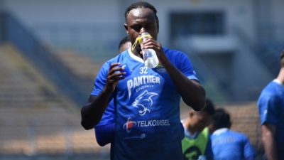 Igbonefo Dipanggil Tim Nasional, Komposisi Bek Persib Pincang