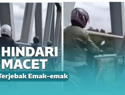 Para Pemotor Terjebak Di Belakang Emak-emak Para Pemotor Terjebak Di Belakang Emak-emak