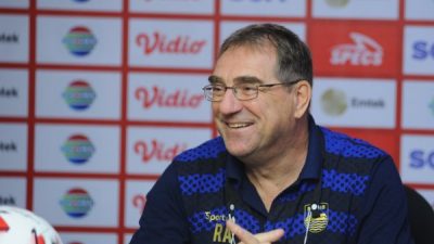 Robert Tegaskan Kemenangan Jadi Target Mutlak Hadapi Persikabo Robert Tegaskan Kemenangan Jadi Target Mutlak Hadapi Persikabo