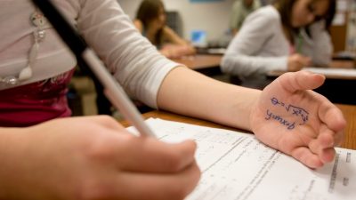 Ujian CPNS di India Penuh Kecurangan, Internet Jutaan Orang Terpaksa Diputus