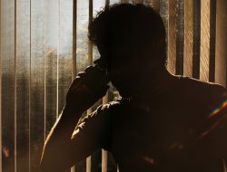 Penagih Pinjol Ilegal Buka-Bukaan Seputar Bisnisnya yang Penuh Stigma Negatif