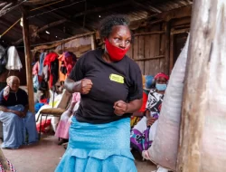 Wanita Lansia di Kenya Belajar Bela Diri untuk Hadapi Serangan Seksual Wanita Lansia di Kenya Belajar Bela Diri untuk Hadapi Serangan Seksual