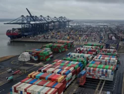 Antrean Menumpuk, Perusahaan Kargo Denmark Alihkan Kapal Dari Pelabuhan Inggris