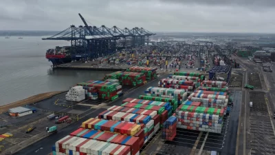 Antrean Menumpuk, Perusahaan Kargo Denmark Alihkan Kapal Dari Pelabuhan Inggris