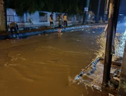 Satgas DPUPR Kota Depok Bersihkan Sampah di Kolong Jembatan Mampang