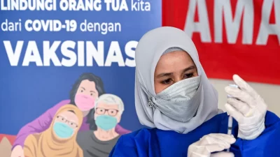 Pemerintah Siapkan Mekanisme Vaksin Booster COVID-19 Berbayar untuk 93,7 Juta Jiwa Pemerintah Siapkan Mekanisme Vaksin Booster COVID-19 Berbayar untuk 93,7 Juta Jiwa