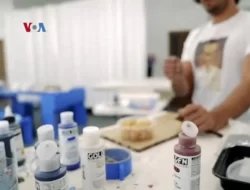 Pelukis Berdarah Indonesia Temukan Jati Diri Lewat Seni