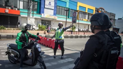 Pemerintah Perpanjang PPKM Per Level Sampai 18 Oktober Pemerintah Perpanjang PPKM Per Level Sampai 18 Oktober