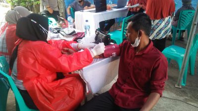 FPKD, PBST, dan Sahabat Syamsudin Aloy adakan Vaksin gratis di Sukatani