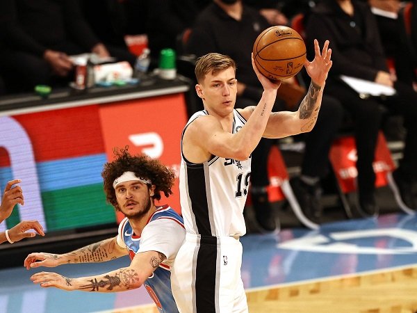 San Antonio Spurs Pisah Jalan Dengan Luka Samanic