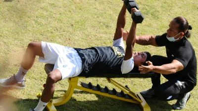 Tingkatkan Fisik, Skuat Arema FC Diarahkan Peraih Emas PON, Iwan Samurai Tingkatkan Fisik, Skuat Arema FC Diarahkan Peraih Emas PON, Iwan Samurai