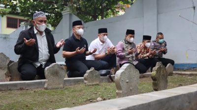 Wali Kota Depok Ziarah Kubur ke Makam Trimurti Pendiri Ponpes Modern Darussalam Gontor