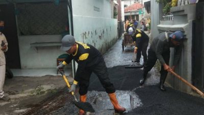 DPUPR Kota Depok Lakukan Pemeliharaan Jalan di Cinere DPUPR Kota Depok Lakukan Pemeliharaan Jalan di Cinere