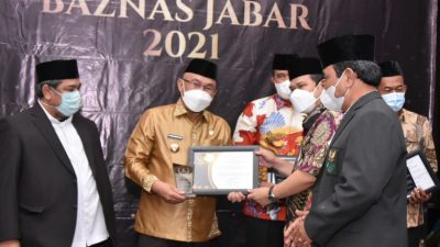Wali Kota Depok Raih Penghargaan Kepala Daerah Peduli Zakat Jawa Barat dari BAZNAS Provinsi Jabar Wali Kota Depok Raih Penghargaan Kepala Daerah Peduli Zakat Jawa Barat dari BAZNAS Provinsi Jabar