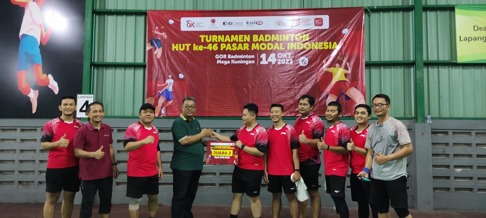 Foto : Perayaan HUT ke-46 Pasar Modal Indonesia semakin meriah dengan penyelenggaraan turnamen bulutangkis di GOR Badminton Mega Kuningan, Jakarta (14/10/23). (Doc.Idris)