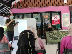 UI BERI PENYULUHAN DAN LUNCURKAN BUKU SAKU PERAWATAN PALIATIF UNTUK KADER PUSKESMAS DI DKI JAKARTA