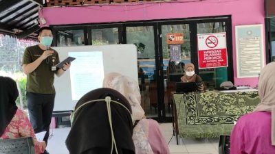 UI BERI PENYULUHAN DAN LUNCURKAN BUKU SAKU PERAWATAN PALIATIF UNTUK KADER PUSKESMAS DI DKI JAKARTA