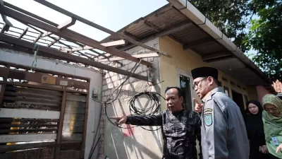 Tinjau Rumah Rusak di Bojongsari, Bang Imam Sebut Akan Diperbaiki Tahun Ini