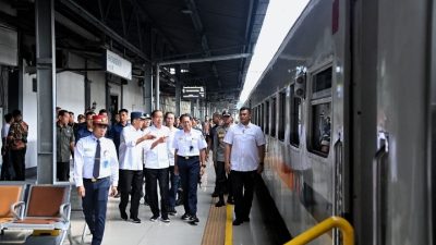 Presiden Jokowi Tinjau Stasiun Pasarsenen, KAI Berkomitmen Hadirkan Layanan Perjalanan KA dengan Baik dan Lancar