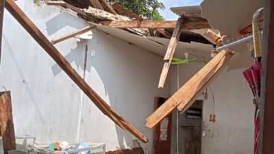 Atap Rumah Warga Curug Bojongsari Ambruk Tepat di Hari Raya Idul Fitri, Ketua LPM Curug Sigap Lakukan Kordinasi Kepada Pihak Terkait