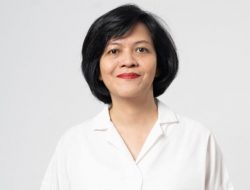 PENDIDIKAN KARAKTER DITULARKAN MELALUI CONTOH NYATA DARI ORANG TUA DAN GURU KEPADA ANAK