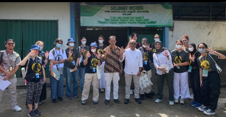 UI AJAK 42 MAHASISWA AUSTRALIA PELAJARI KESEHATAN MASYARAKAT DI INDONESIA MELALUI PROGRAM PUBLIC HEALTH STUDY TOUR 2025