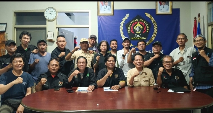 PWI Kota Depok Pecat 2 Orang Pengurus dan 1 Orang Anggota yang Telah Melanggar PD/PRT dan Sumpah Jabatan