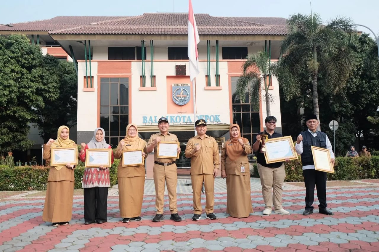 Bangga! Wali Kota Depok Serahkan Penghargaan Harganas ke-32