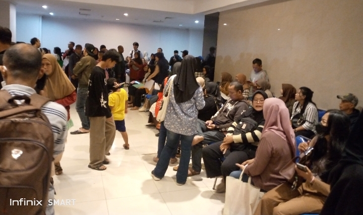 Warga Depok Serbu Hari Pertama Pelaksanaan Pendaftaran Murid Baru Tahun Ajaran 2025/2026 Program RSSG 