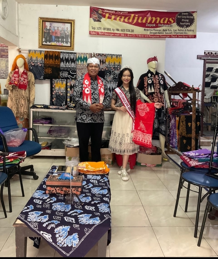 Rumah Batik Tradjumas Dukung Penuh Cen Mei Im Pada Ajang Bergengsi Putri Batik Remaja Indonesia 2025 Demi Perkenalkan Batik Khas Depok ke Tingkat Nasional