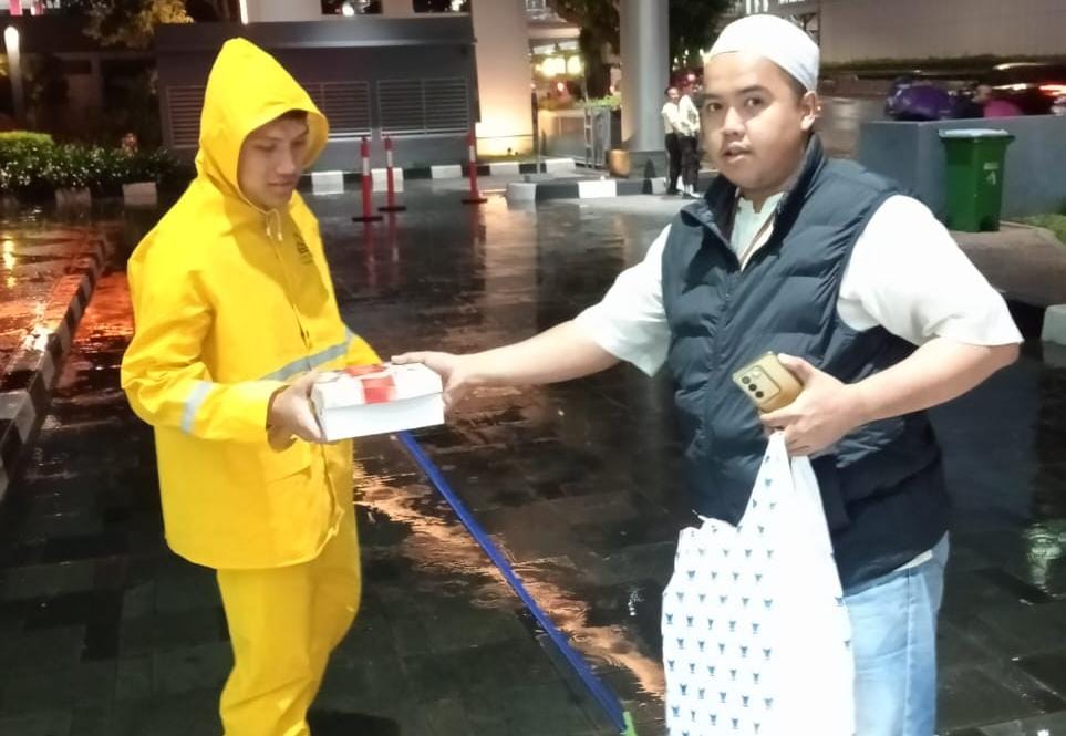 BRI BO Jakarta Menara BRILiaN Berbagi Jumat Berkah ke Warga Sekitar